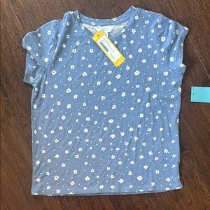 Market & Spruce Blue and White Heart Print Short Sleeve Tee